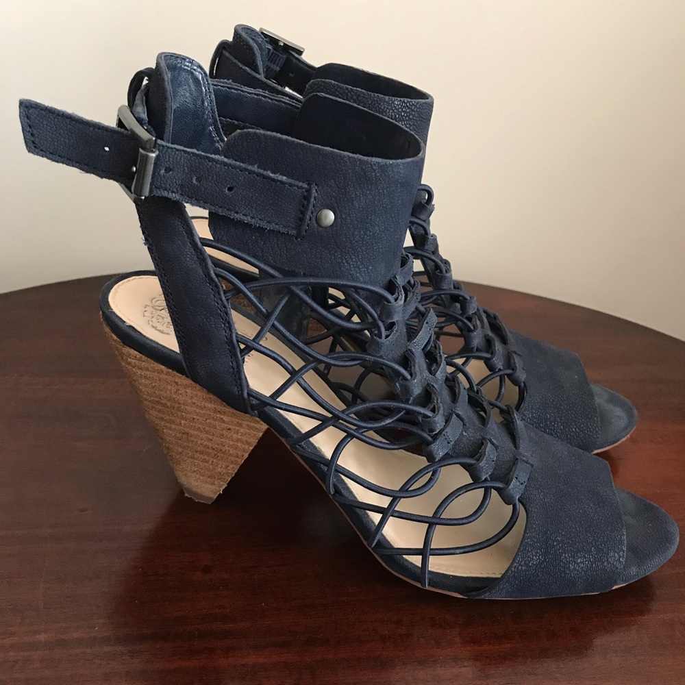 Cage sandals